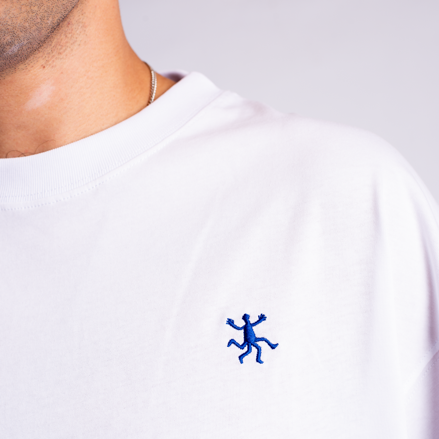 Core — Blanco Bordado