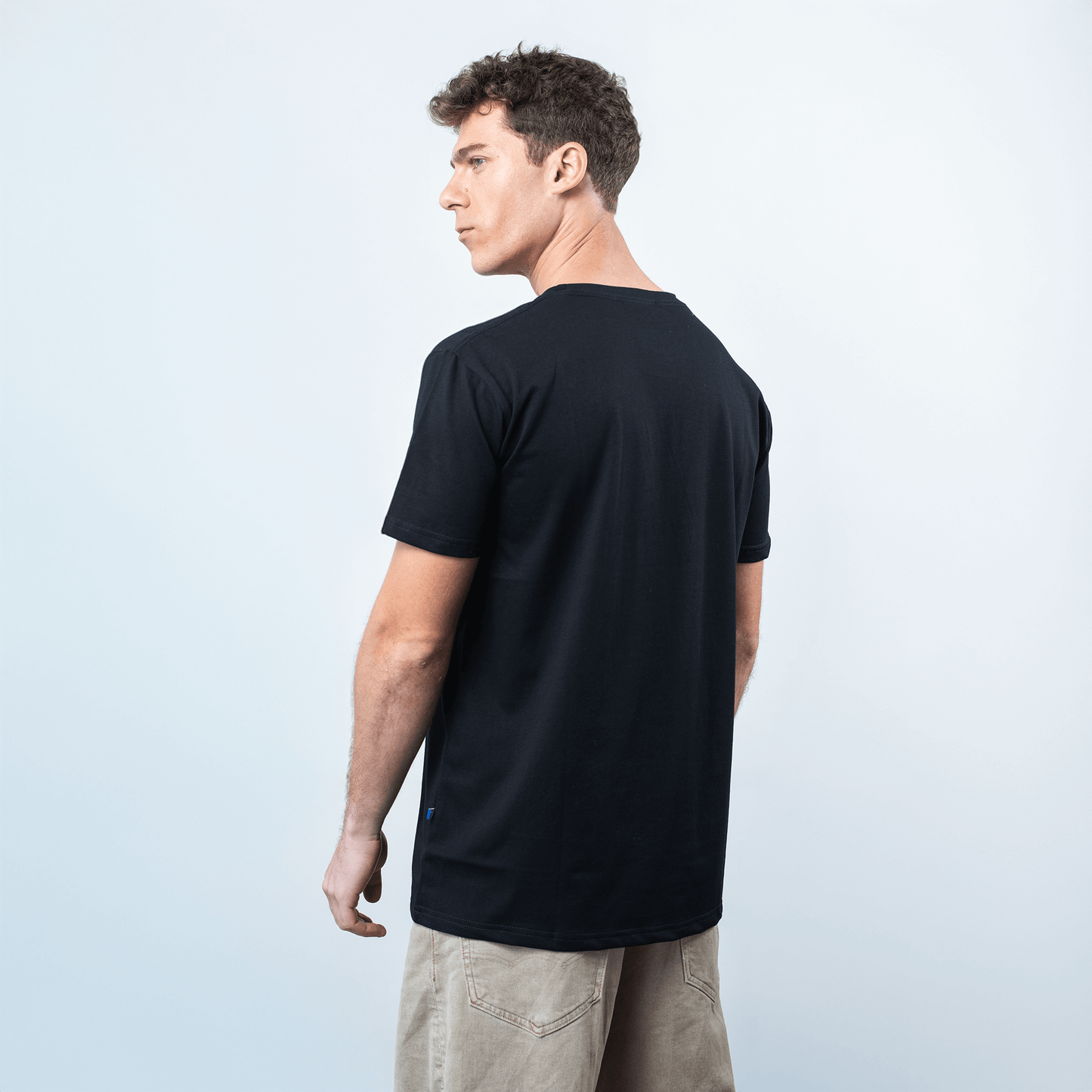 Camiseta Logo Bordado - Negro