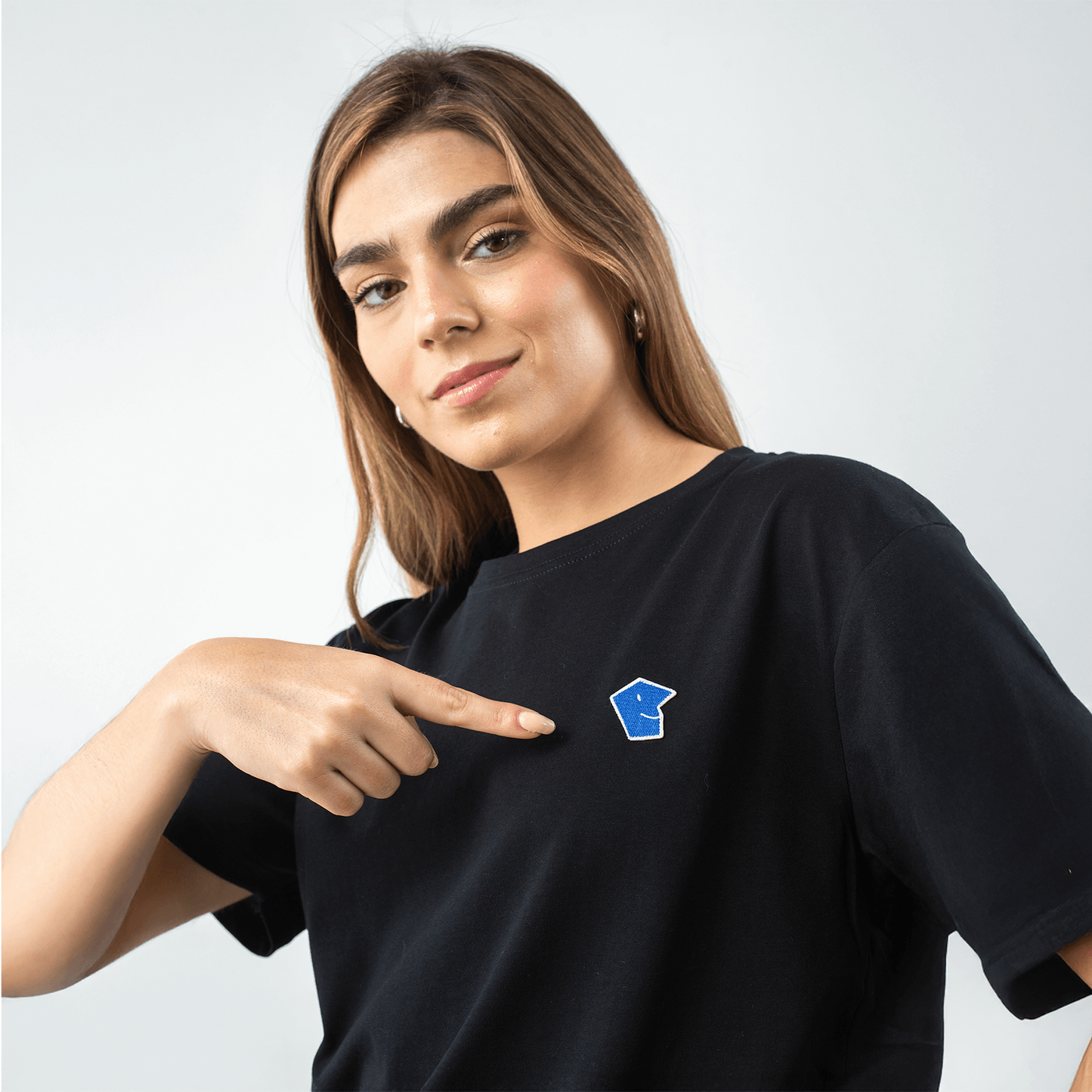 Camiseta Logo Bordado - Negro